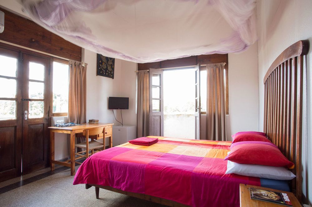 Q-Bar & Guesthouse Dar es Salaam Bagian luar foto