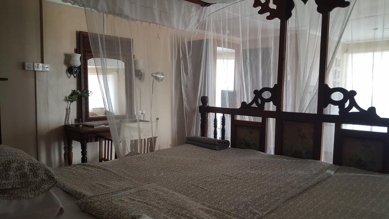Q-Bar & Guesthouse Dar es Salaam Bagian luar foto